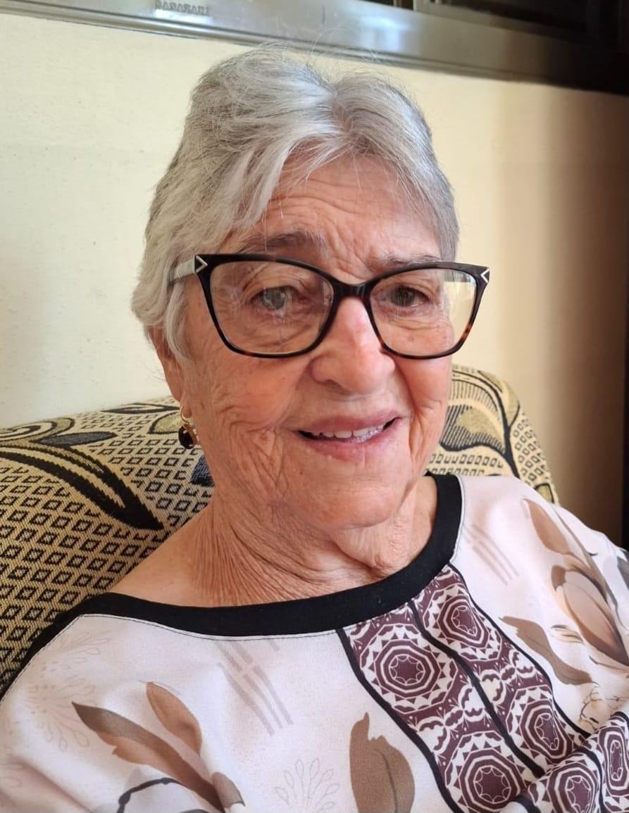 ÉBINA LÚCIA SOUZA